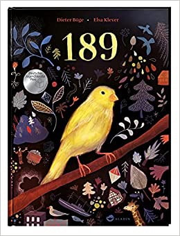 Cover: 189. Ein gelber Kanarienvogel auf einem Ast. Viele bunte Gegenstände vor schwarzem Hintergrund um ihn gereiht ©Thienmann-Esslinger